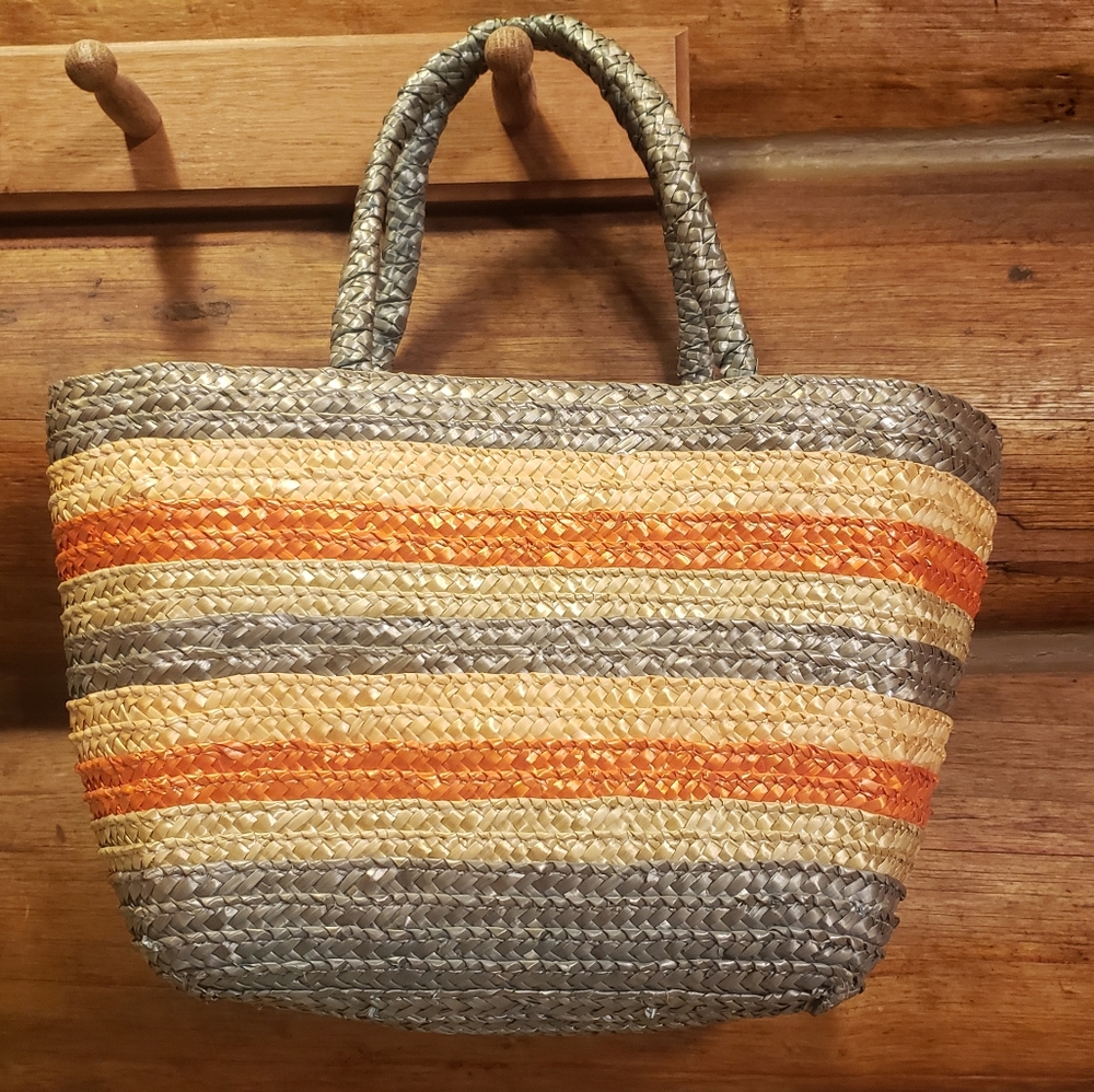 💙3/$25💙Adorable Springtime basket bag🌼